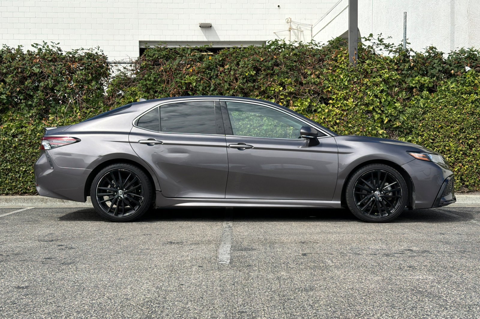 Used 2024 Toyota Camry XSE w/ Navigation Package FWD image 3