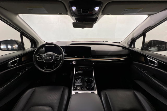 Used 2025 Kia Carnival SX Prestige FWD image 9