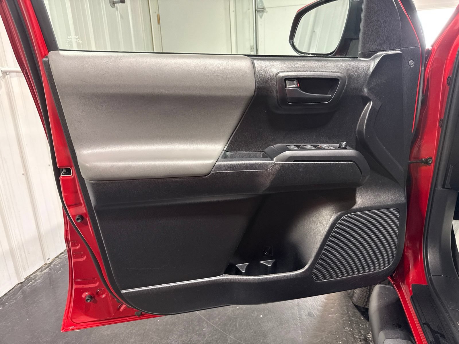 Used 2022 Toyota Tacoma SR AWD/4WD image 17