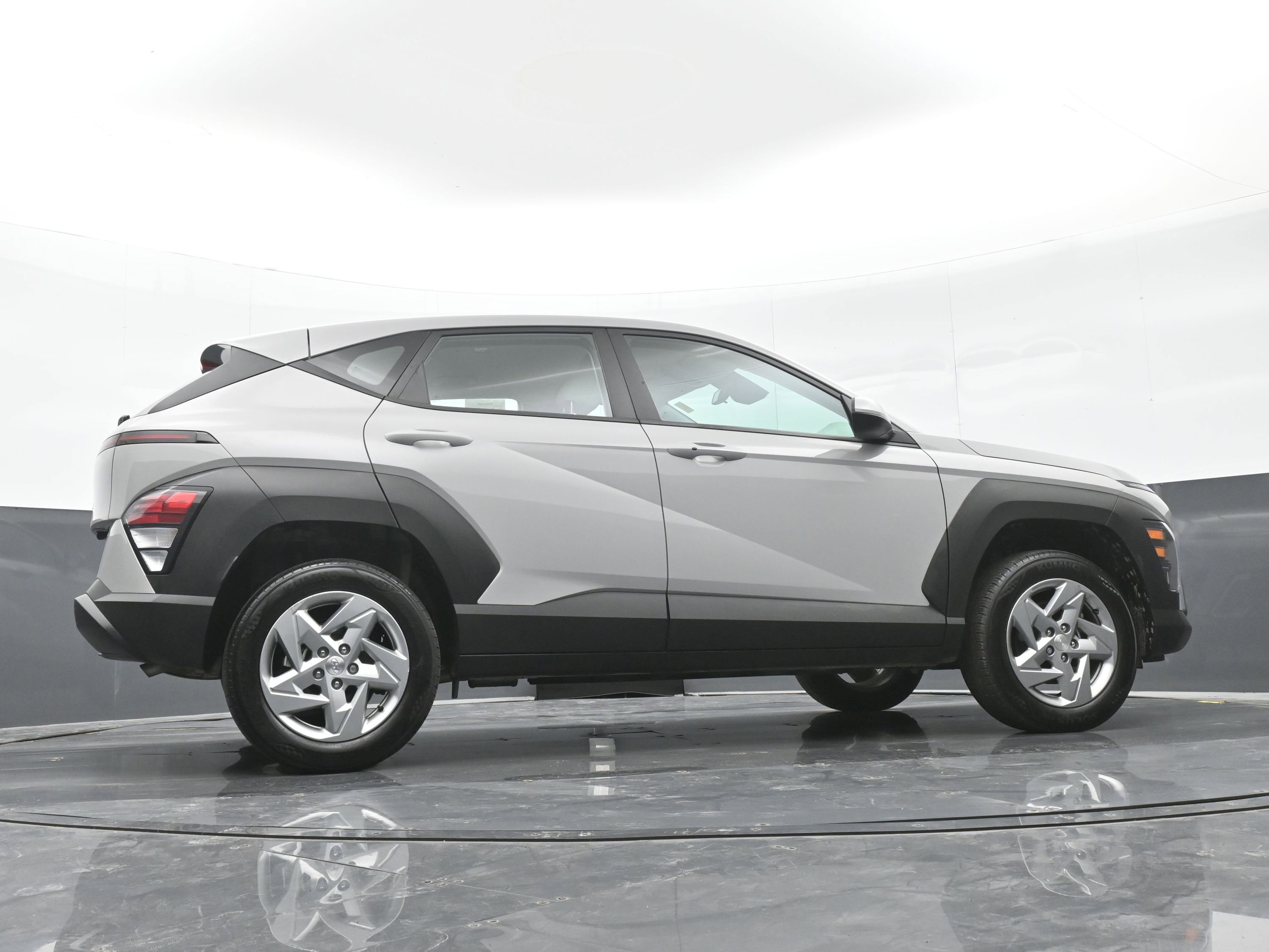 Certified 2024 Hyundai Kona SE AWD/4WD image 40
