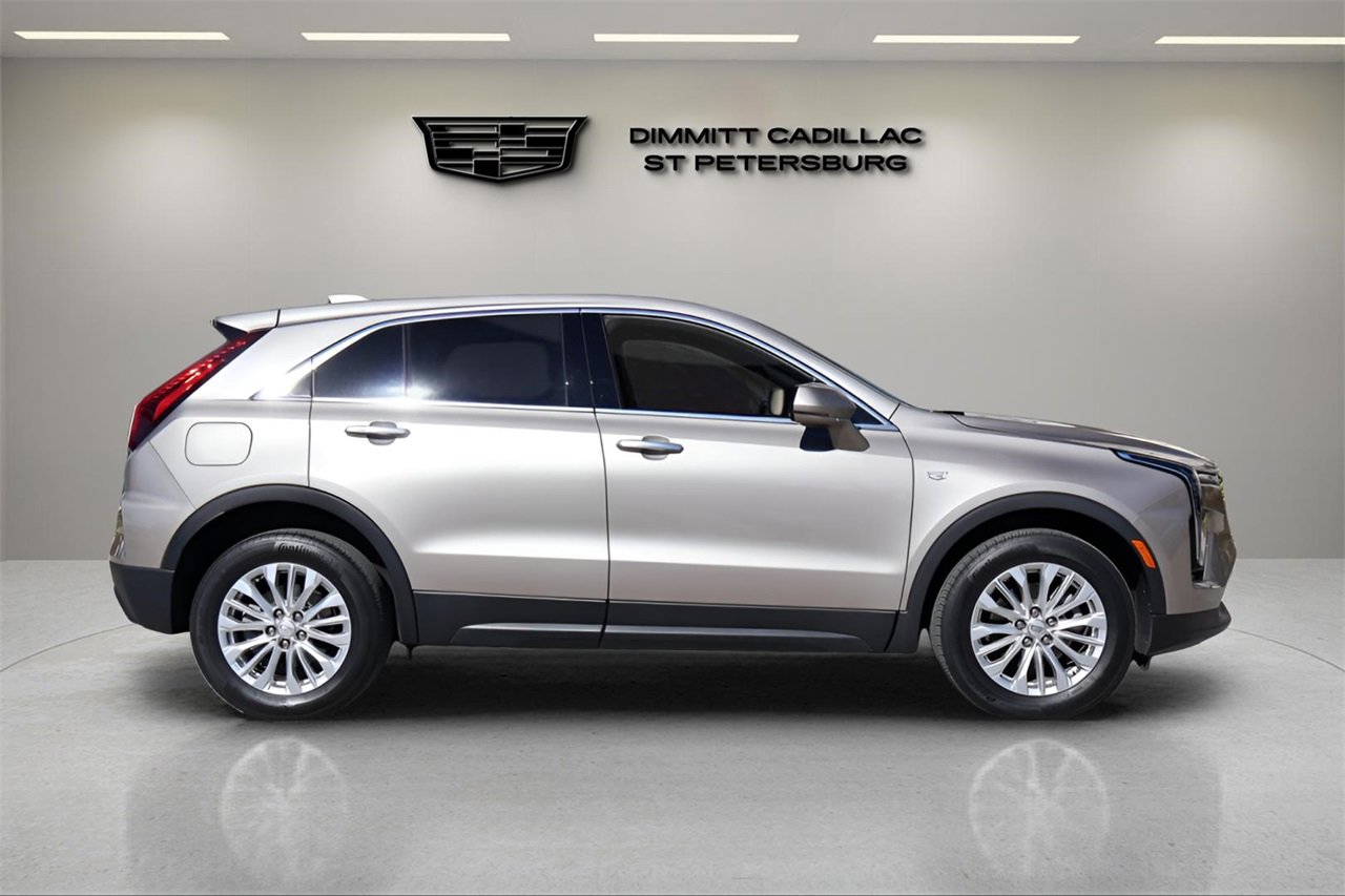 Used 2024 Cadillac XT4 Luxury w/ Cold Weather Package image 6