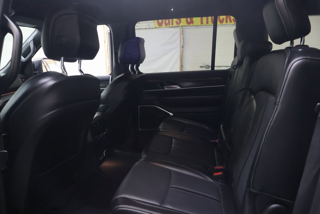 Used 2024 Jeep Wagoneer Series II w/ Flexible Seating Group image 18