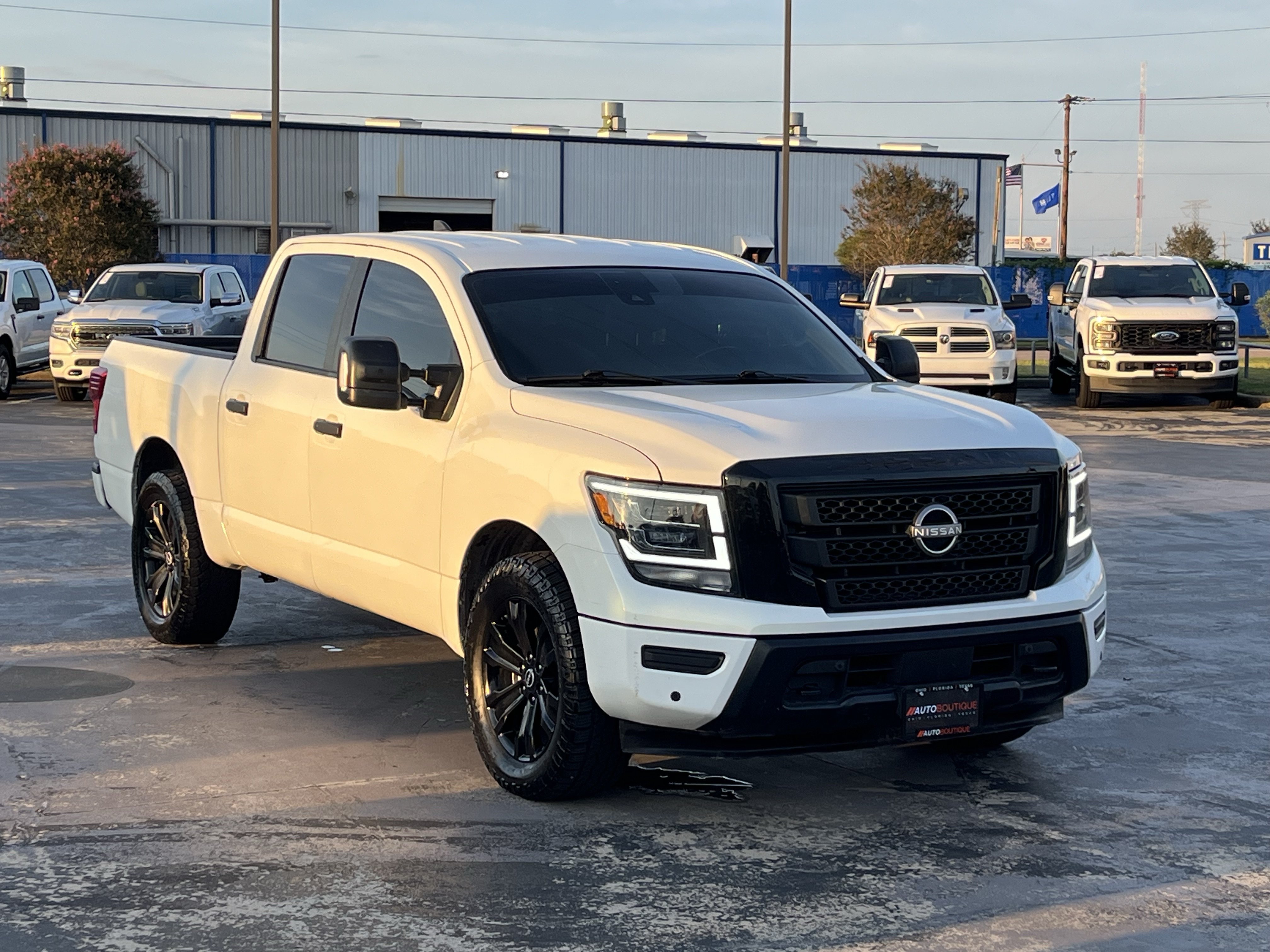Used 2023 Nissan Titan SV w/ SV Convenience Package AWD/4WD image 5