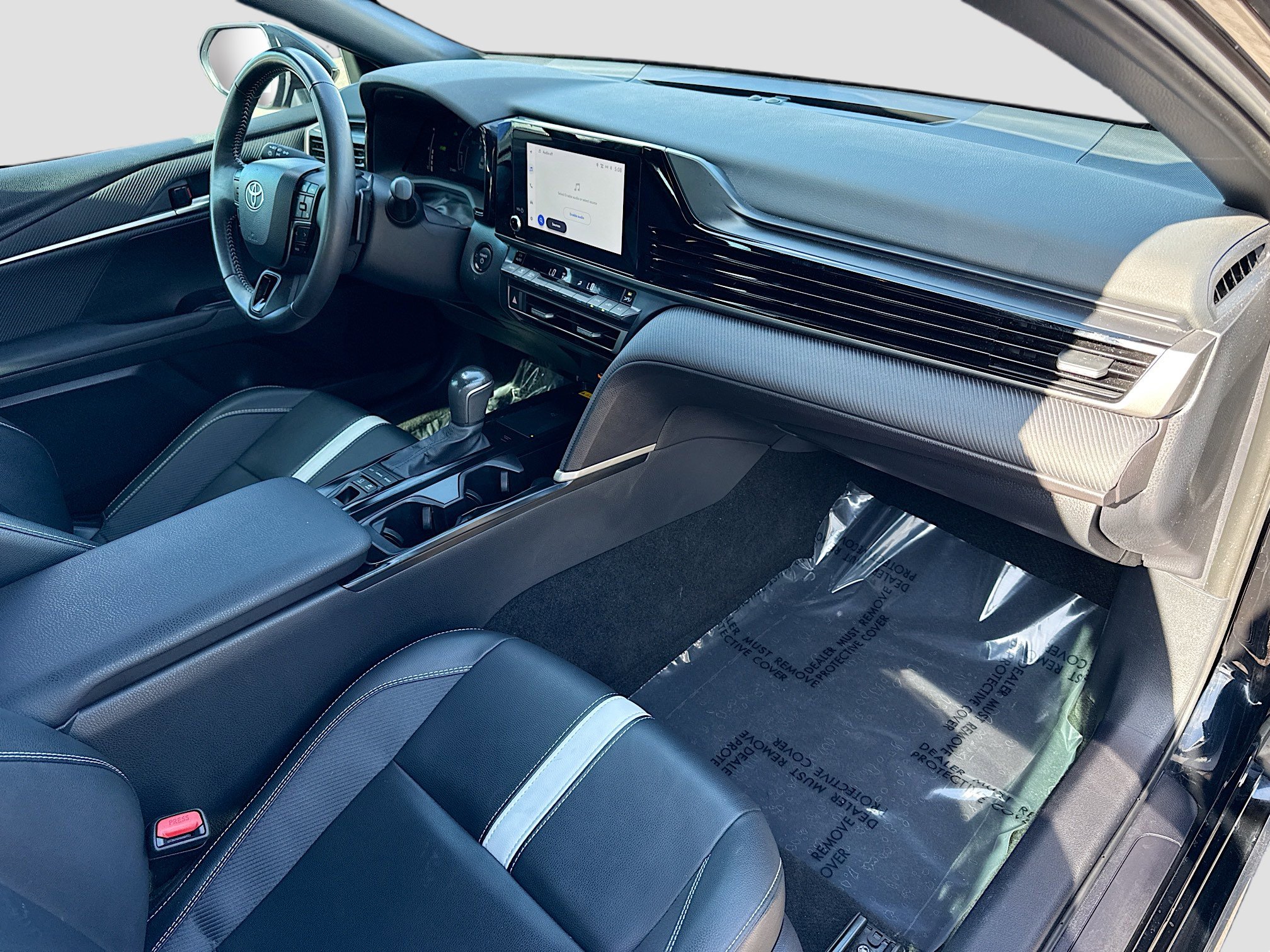Used 2025 Toyota Camry SE w/ Convenience Package image 13