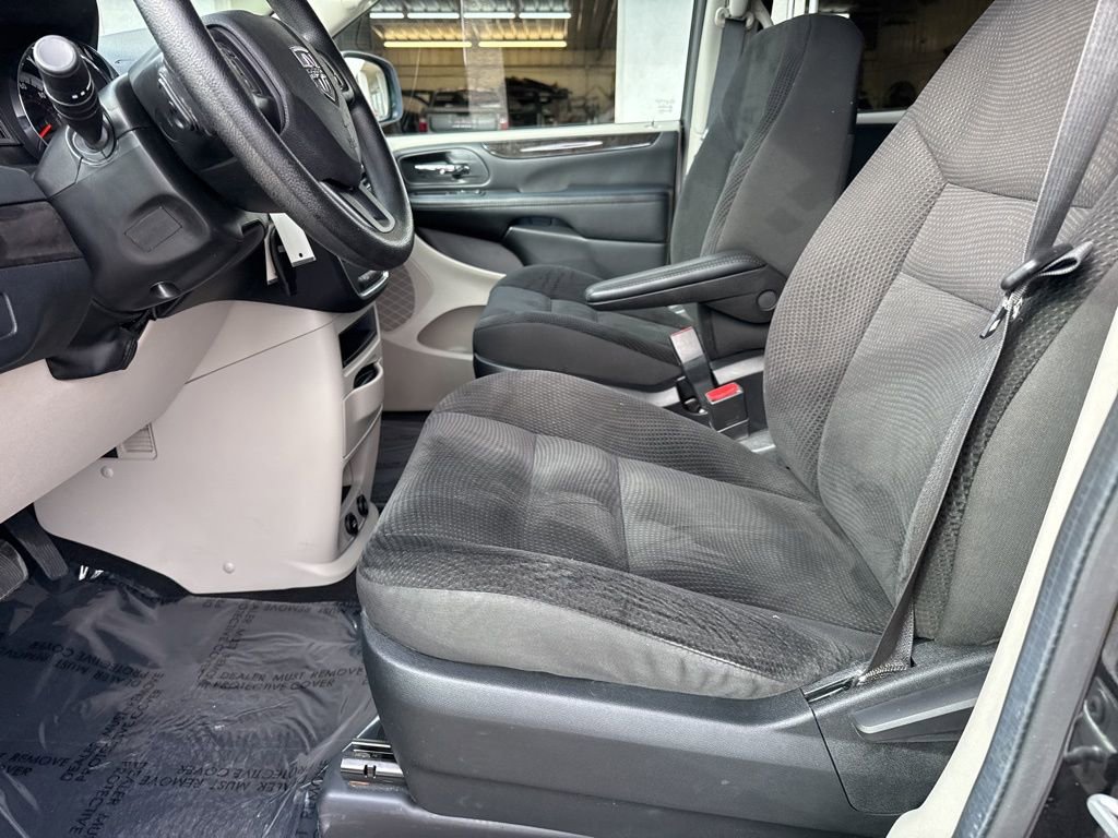 Used 2019 Dodge Grand Caravan SE w/ UConnect Hands-Free Group image 9