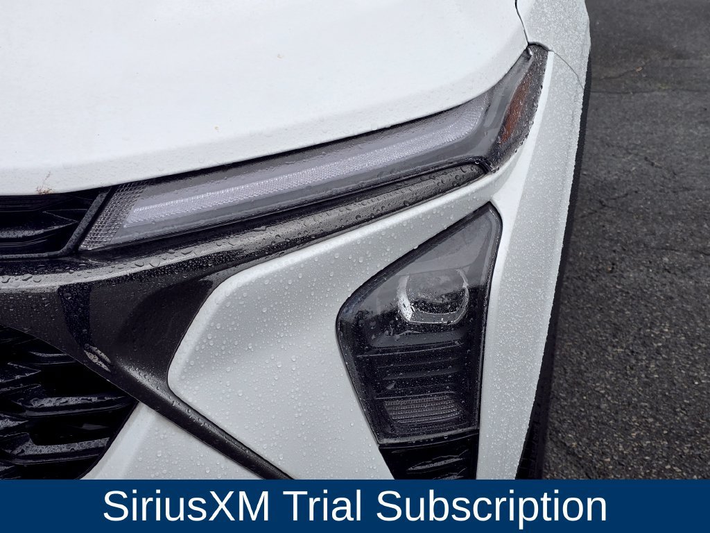 Used 2025 Chevrolet Trax RS w/ Sunroof Package FWD image 6
