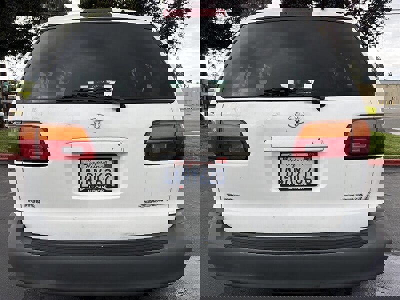 Used 1998 Toyota Sienna LE image 16