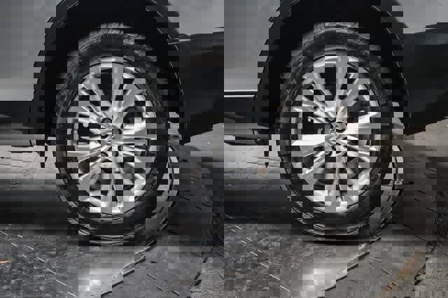 Used 2014 Toyota RAV4 Limited w/ Technology Package image 9