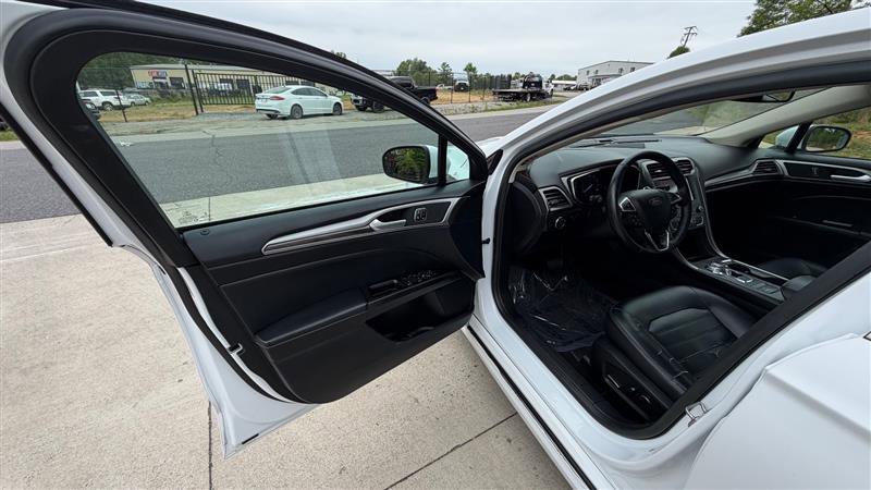 Used 2020 Ford Fusion SEL FWD image 9