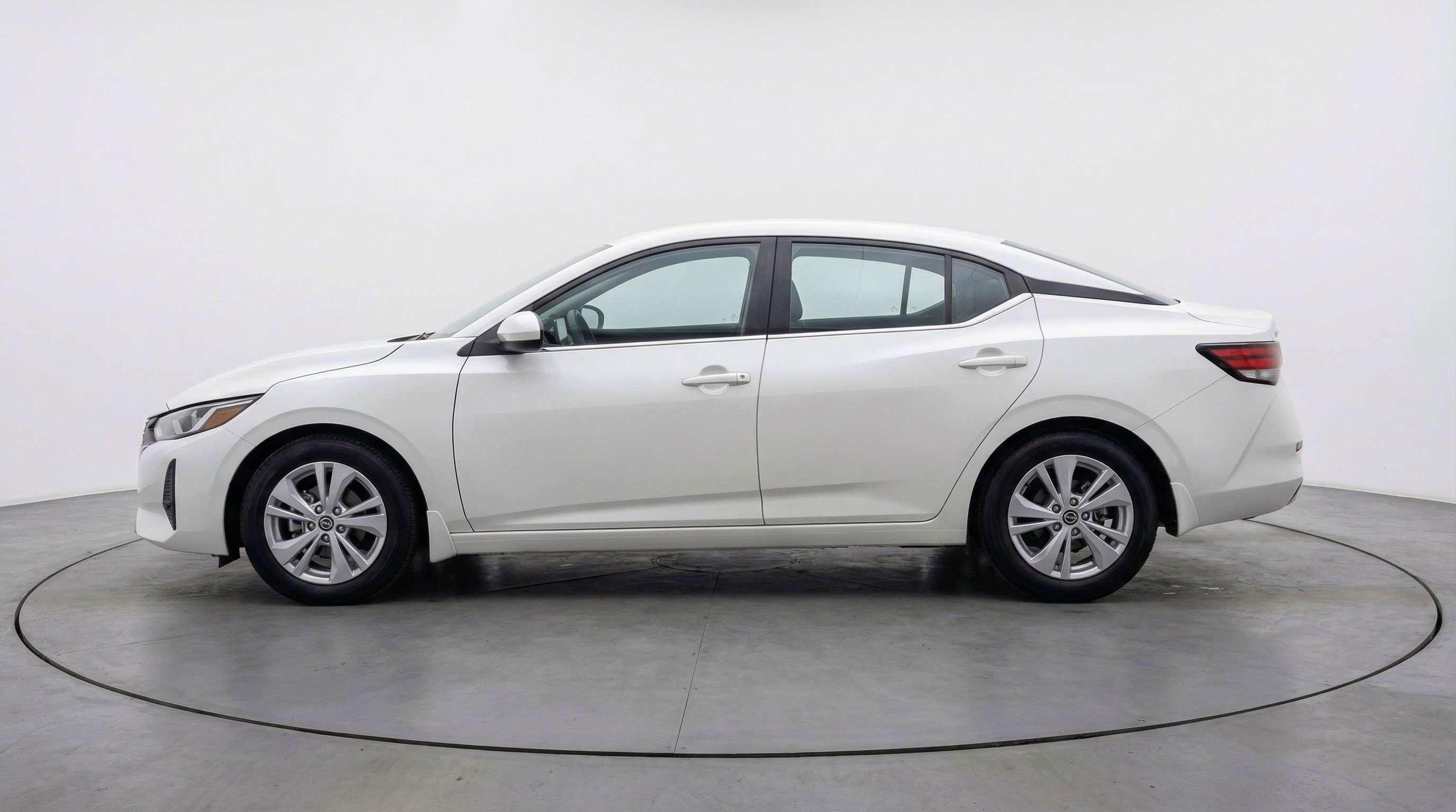 Used 2025 Nissan Sentra S image 5