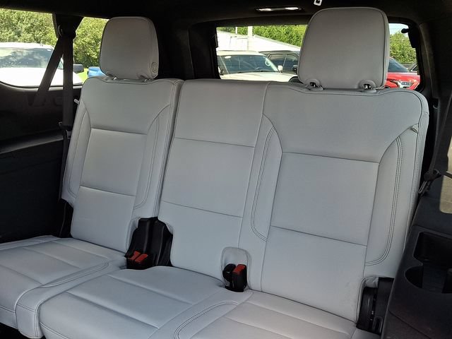 Used 2026 Chevrolet Suburban Premier AWD/4WD image 8