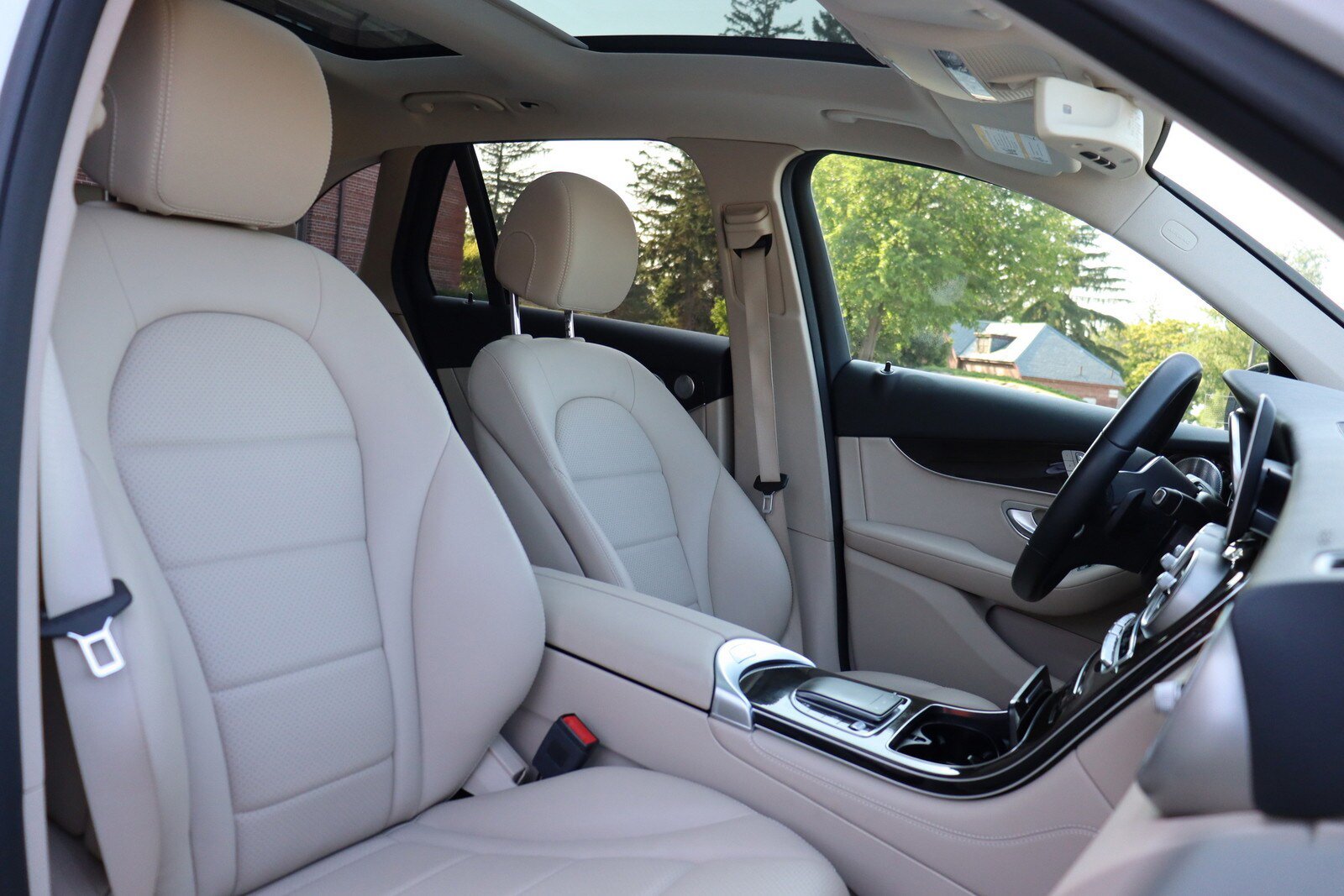 Used 2020 Mercedes-Benz GLC 350e 4MATIC w/ Premium Package image 20