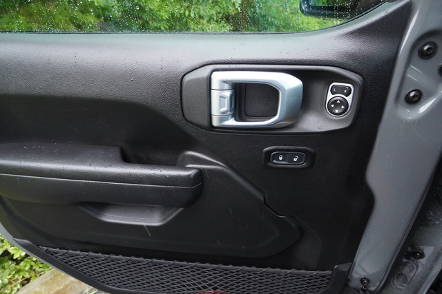 Used 2023 Jeep Wrangler Unlimited Rubicon AWD/4WD image 11