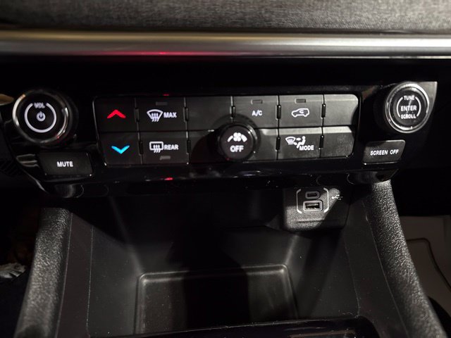 Used 2023 Jeep Compass Latitude AWD/4WD image 12