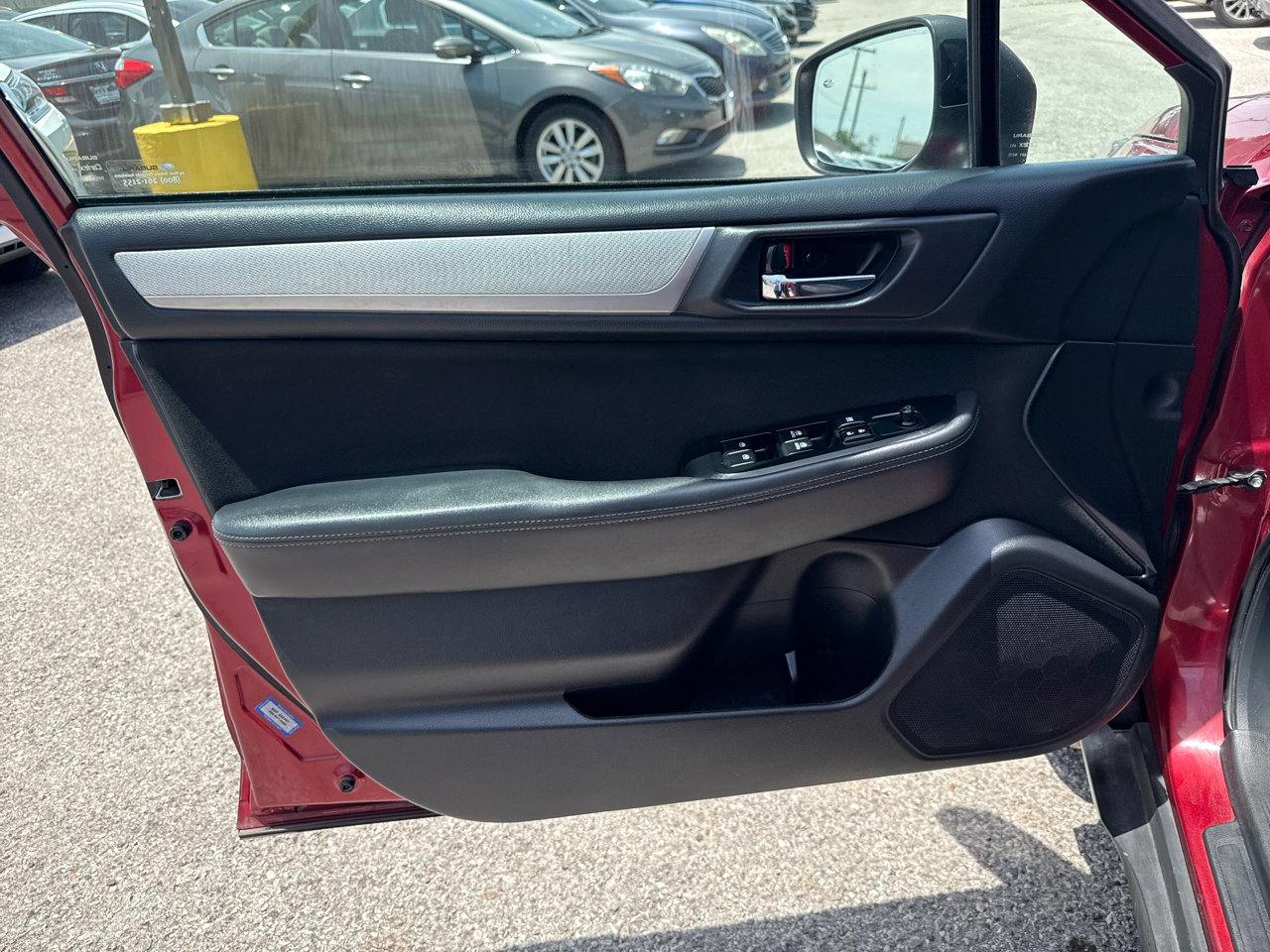 Used 2018 Subaru Outback 2.5i Premium image 12