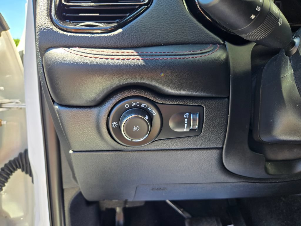 Used 2022 Dodge Durango R/T w/ Blacktop Package AWD/4WD image 16