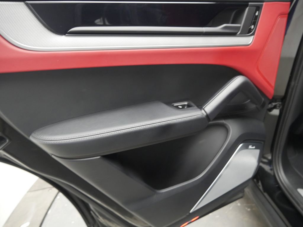 Certified 2026 Porsche Cayenne Coupe image 13