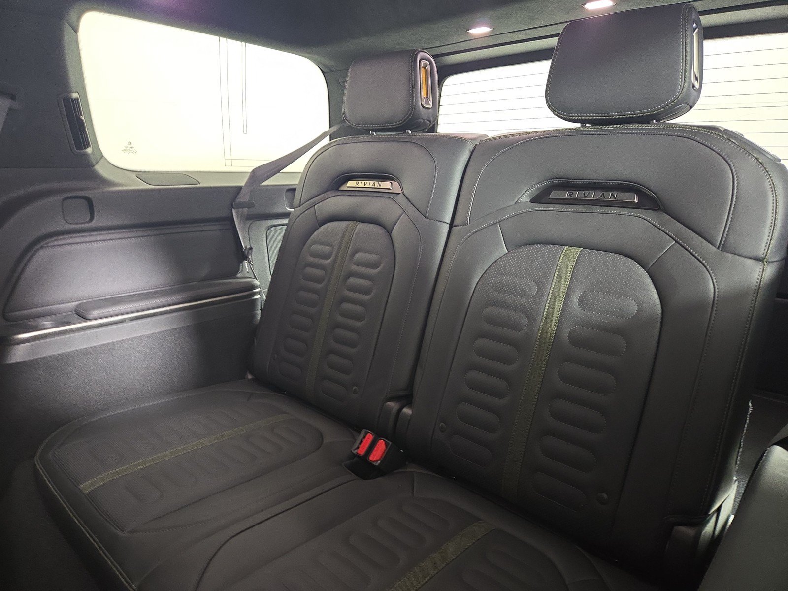Used 2024 Rivian R1S Adventure AWD/4WD image 22