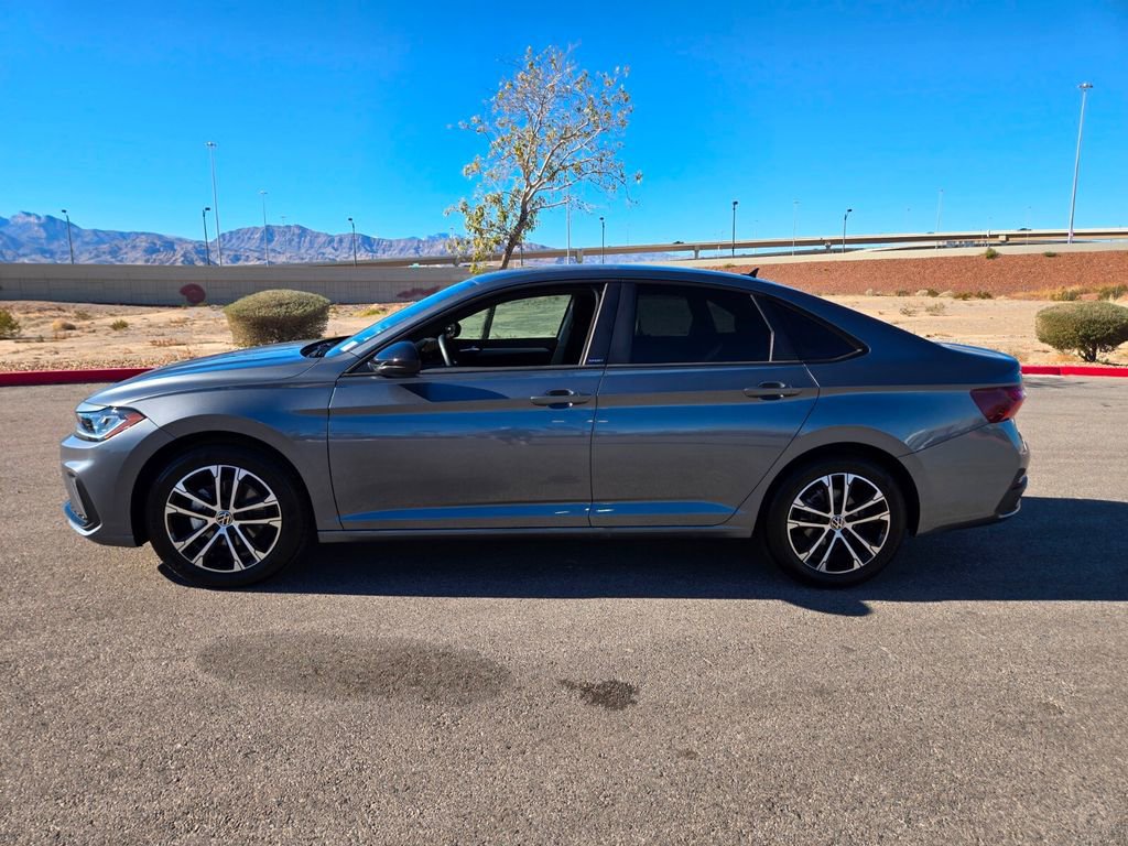 Certified 2025 Volkswagen Jetta Sport image 3
