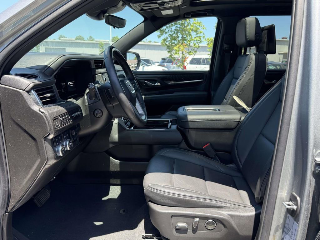 Used 2023 GMC Yukon Denali w/ Denali Reserve Package AWD/4WD image 5