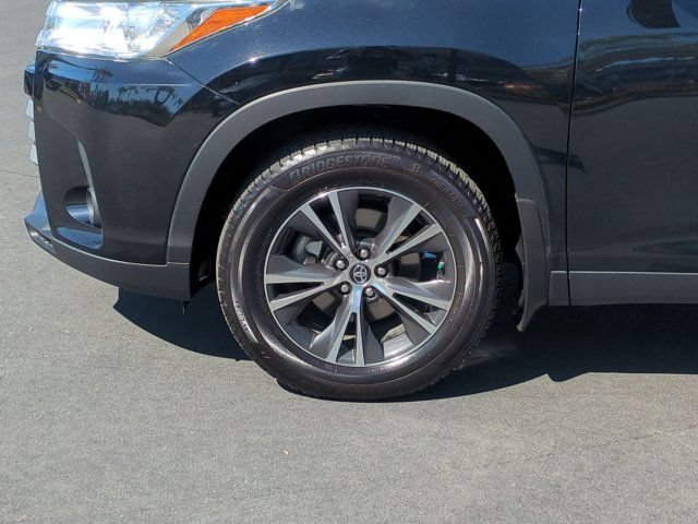Used 2019 Toyota Highlander Plus AWD/4WD image 9