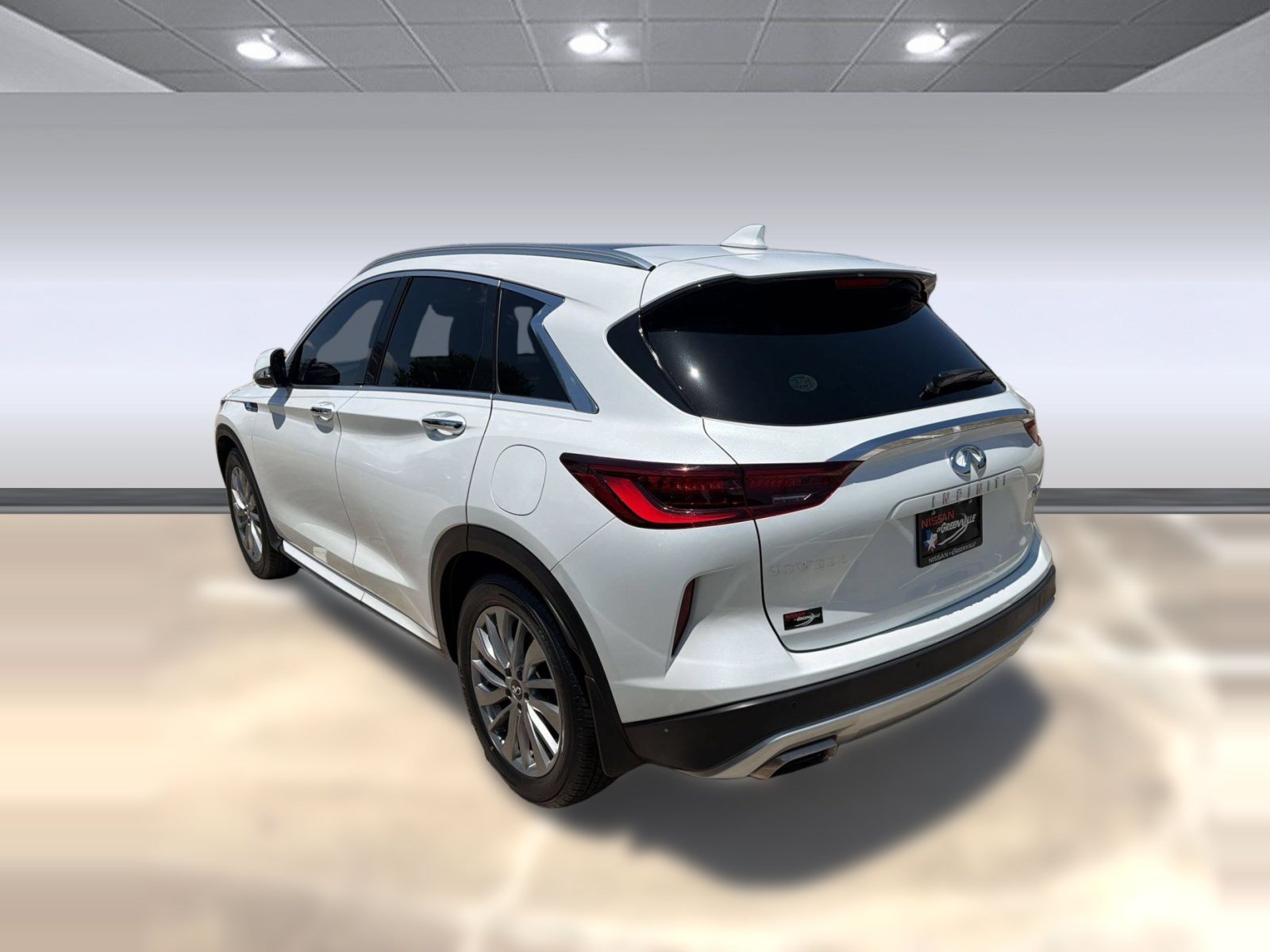 Used 2023 INFINITI QX50 Luxe FWD image 3