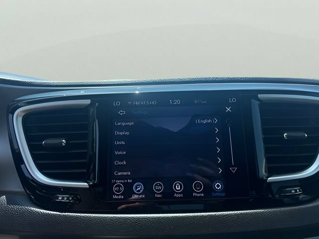 Used 2020 Chrysler Pacifica Touring w/ Advanced Safetytec Group FWD image 23