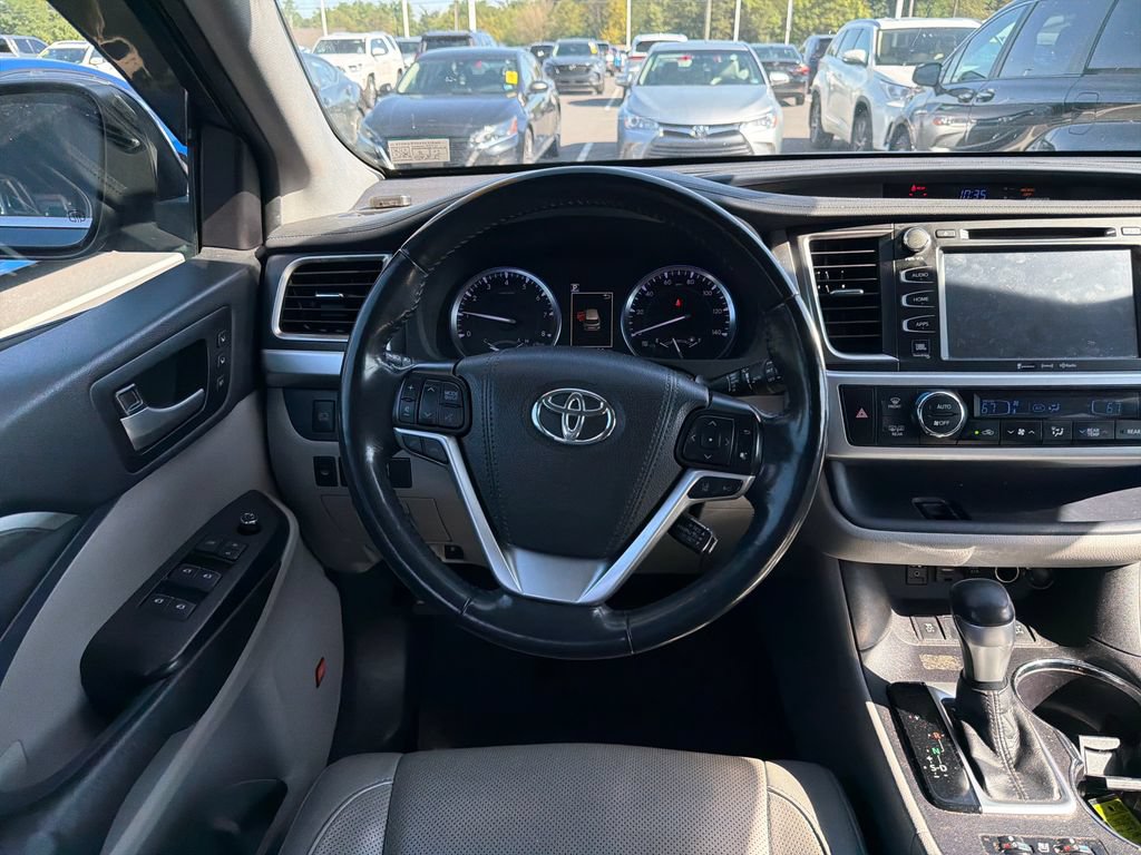Used 2019 Toyota Highlander Limited Platinum AWD/4WD image 13