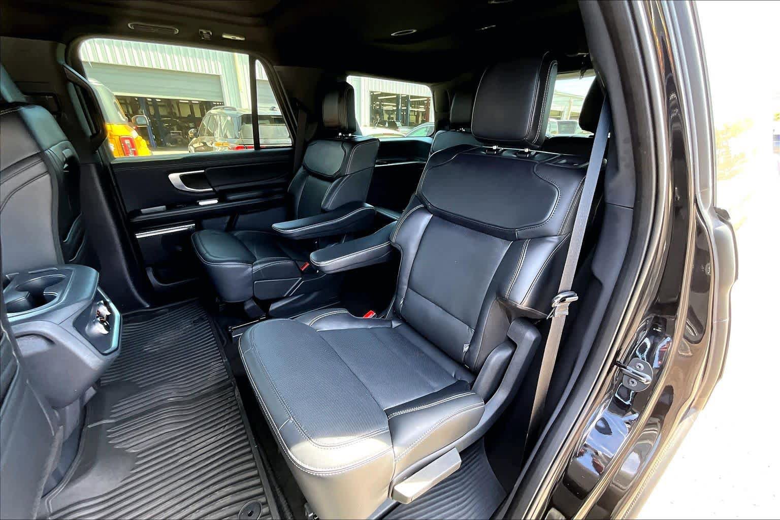 Certified 2025 Ford Expedition Platinum w/ Stealth Appearance Package image 21