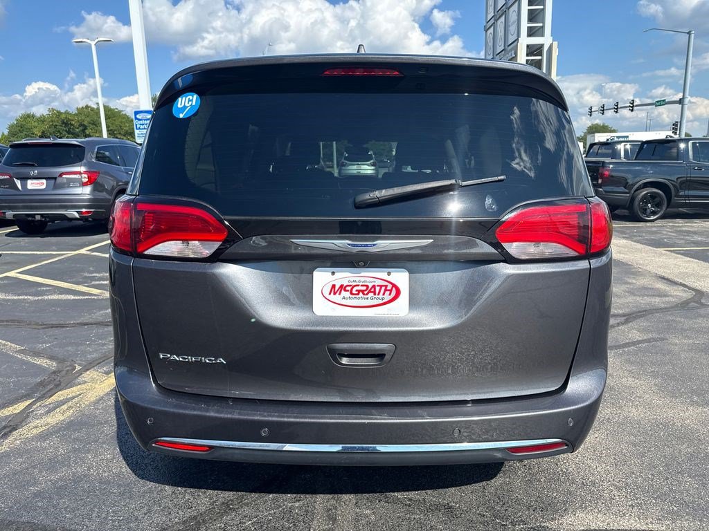Used 2019 Chrysler Pacifica Touring Plus w/ Tire & Wheel Group FWD image 7