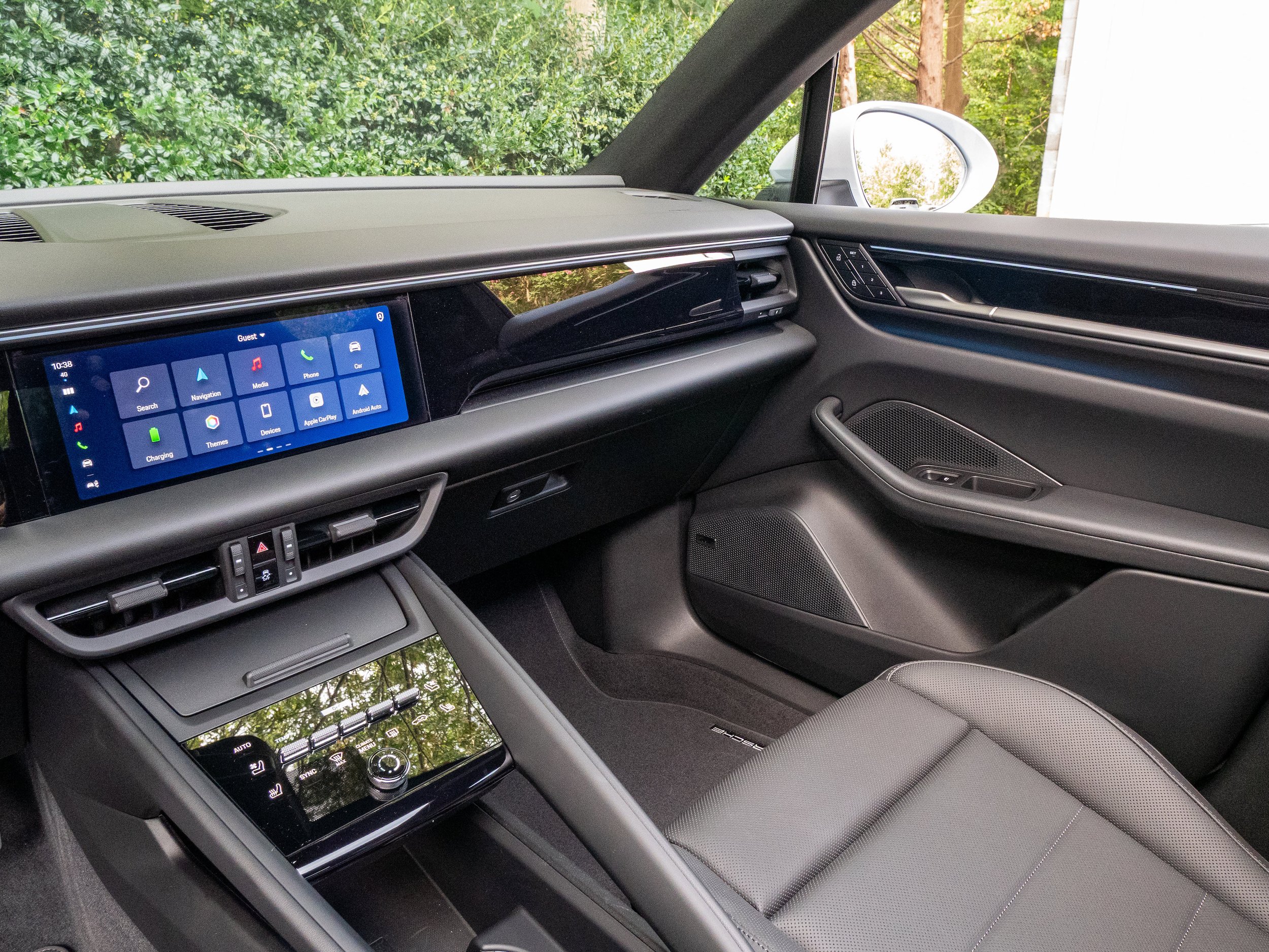 New 2025 Porsche Macan Electric RWD image 23