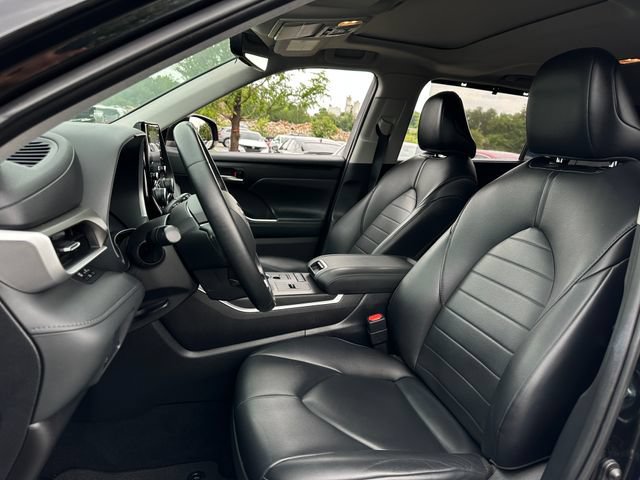 Used 2021 Toyota Highlander XLE FWD image 13