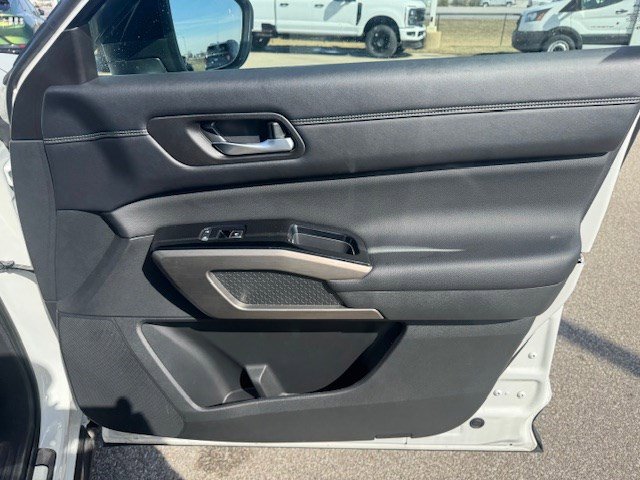 Used 2024 Nissan Pathfinder Platinum image 37