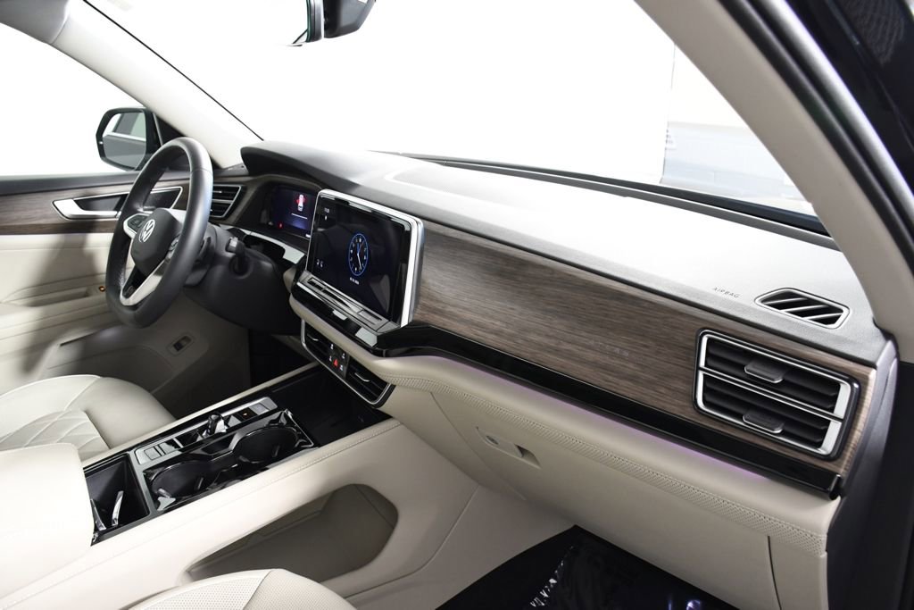 Used 2025 Volkswagen Atlas SEL Premium R-Line image 19