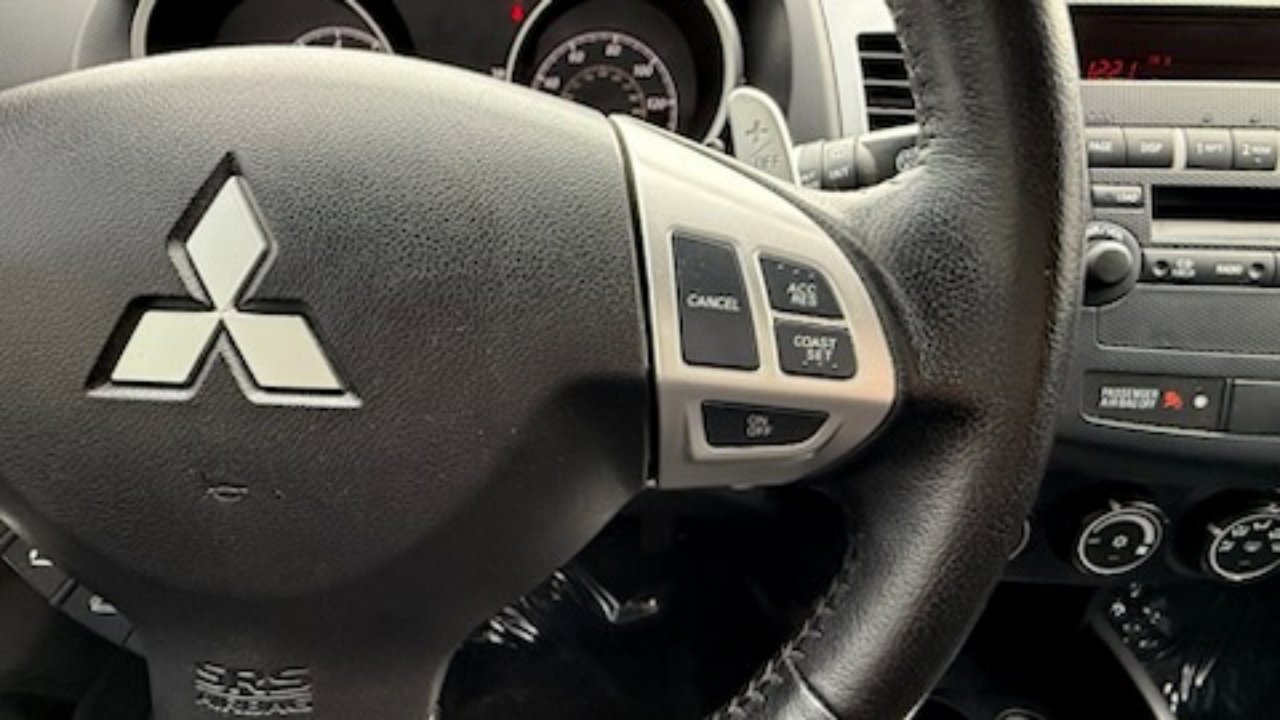 Used 2012 Mitsubishi Outlander SE image 22