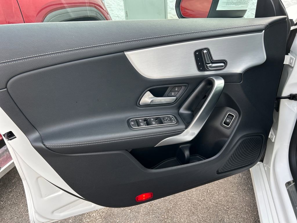 Used 2025 Mercedes-Benz CLA 250 image 11