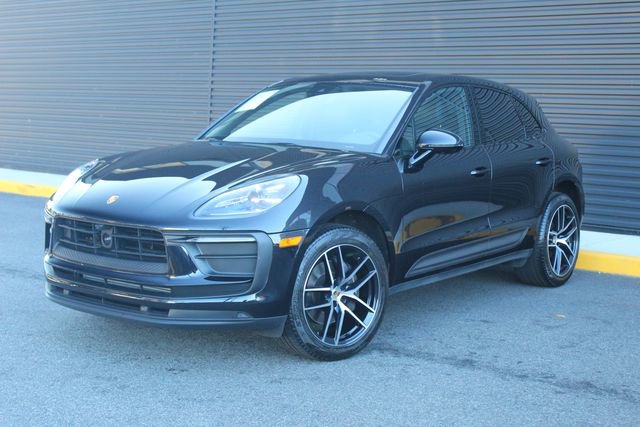 Certified 2023 Porsche Macan image 1