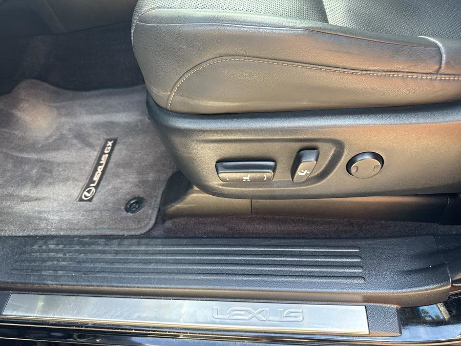 Used 2018 Lexus GX 460 image 34