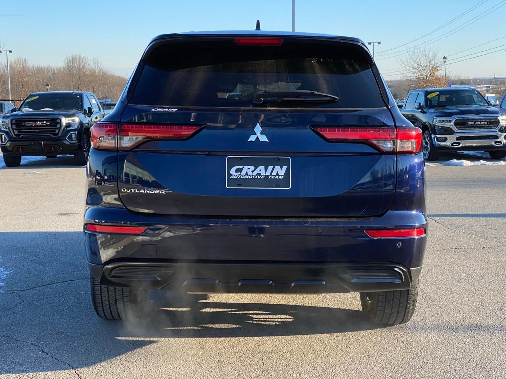 Used 2022 Mitsubishi Outlander SE image 6