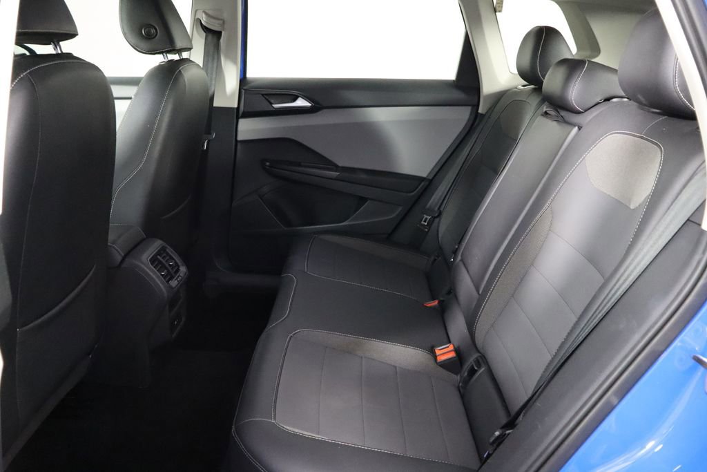 Used 2023 Volkswagen Taos SE w/ Panoramic Sunroof Package image 17