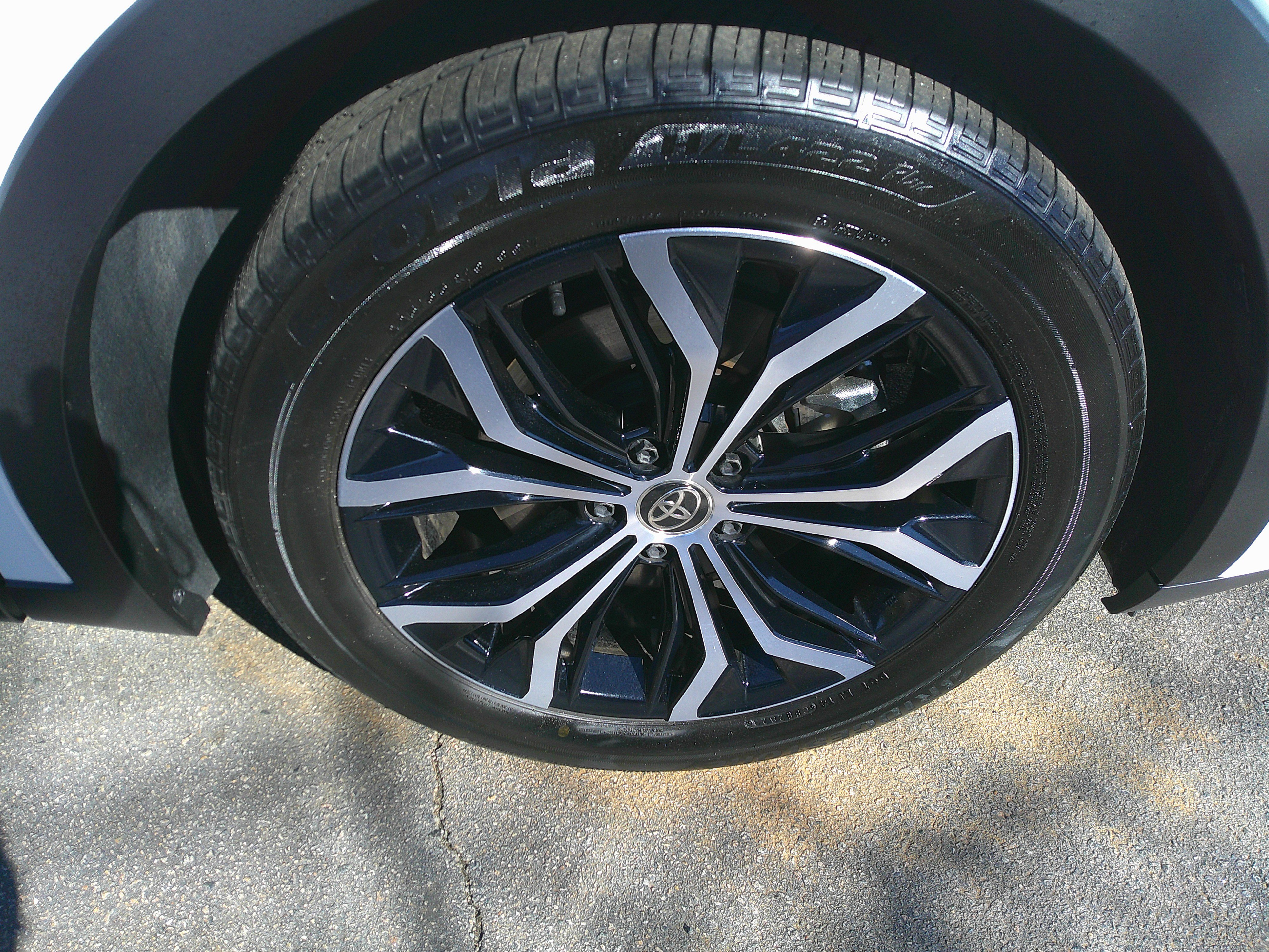 Used 2023 Toyota Crown Limited image 15