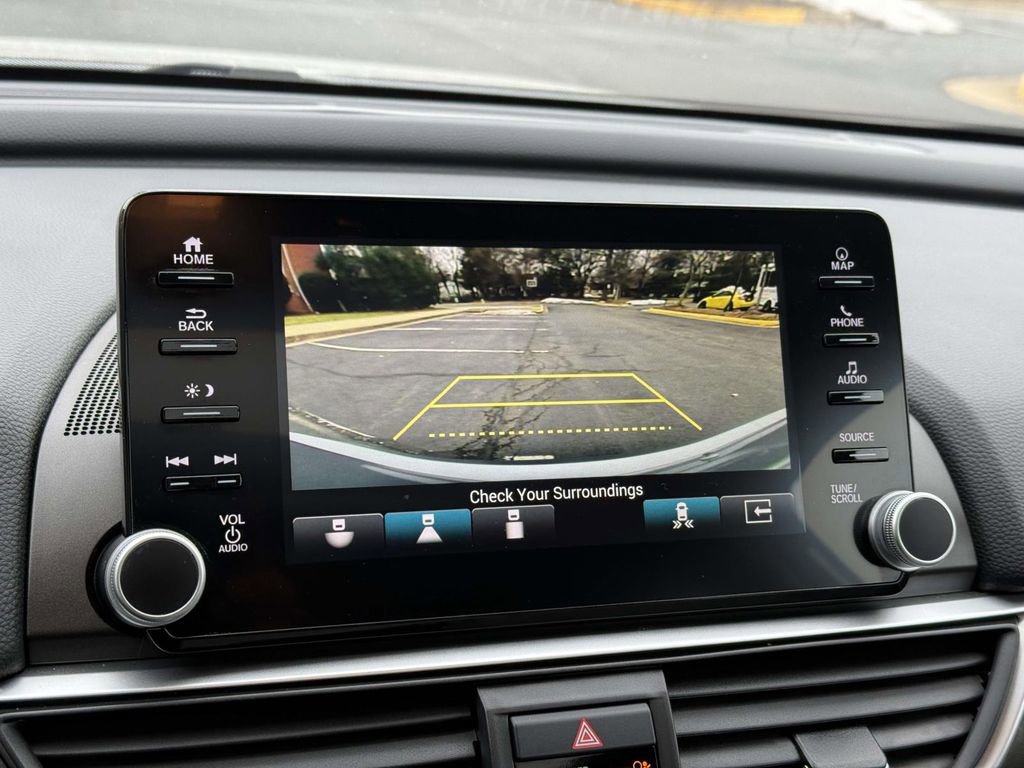 Used 2018 Honda Accord Touring image 11