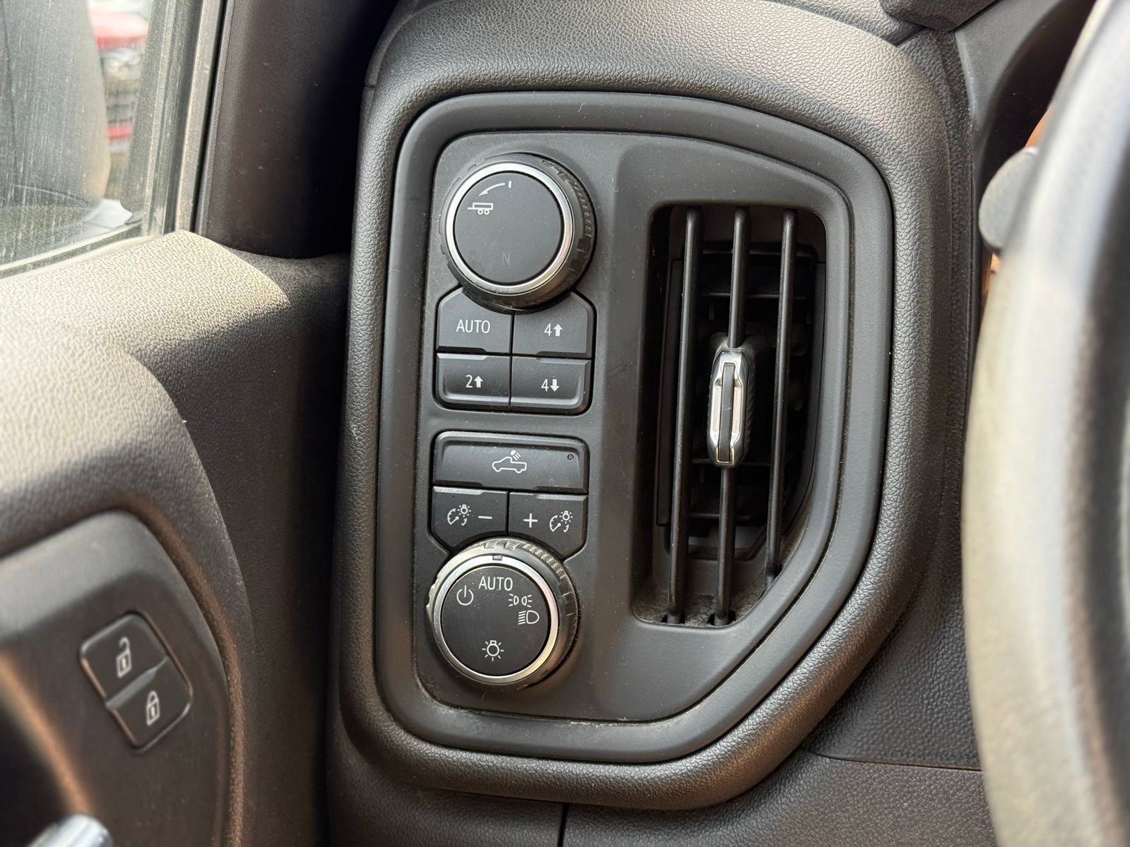 Used 2019 Chevrolet Silverado 1500 Custom Trail Boss w/ Custom Convenience Package image 23