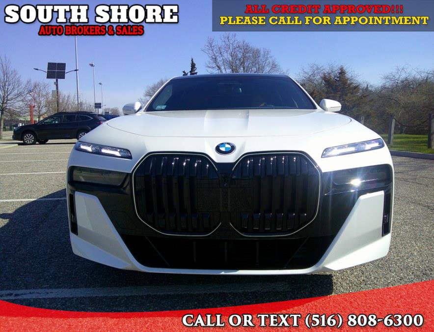 Used 2025 BMW 760i xDrive w/ Executive Package AWD/4WD image 2