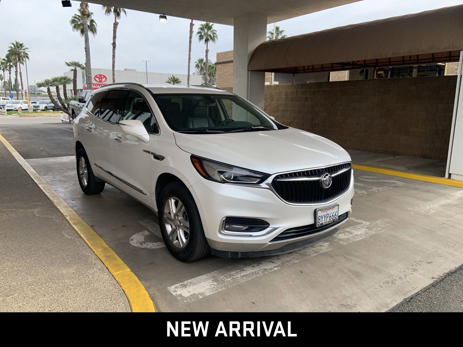 Used 2021 Buick Enclave Essence w/ LPO, Cargo Package image 4