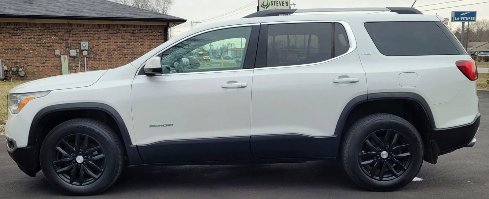Used 2019 GMC Acadia SLT w/ LPO, Floor Liner Package image 9