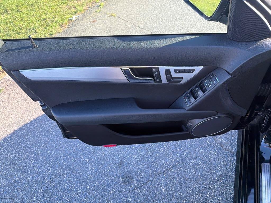 Used 2009 Mercedes-Benz C 300 4MATIC Sedan image 31