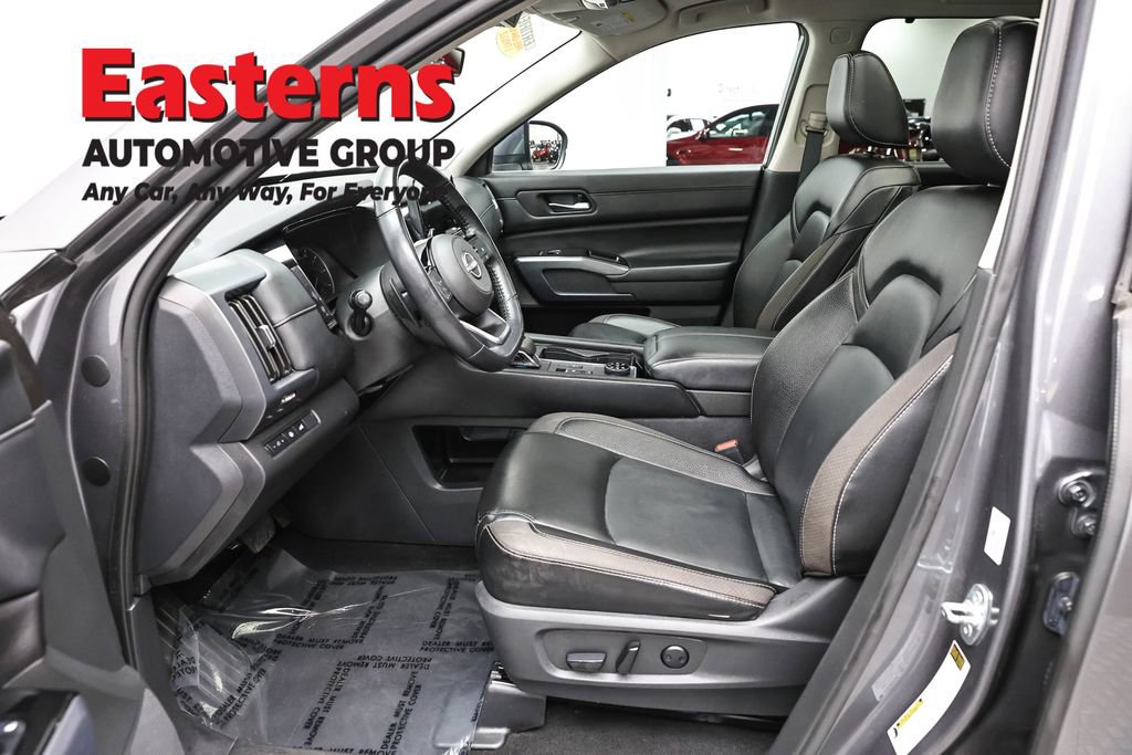 Used 2023 Nissan Pathfinder SL w/ SL Premium Package AWD/4WD image 14