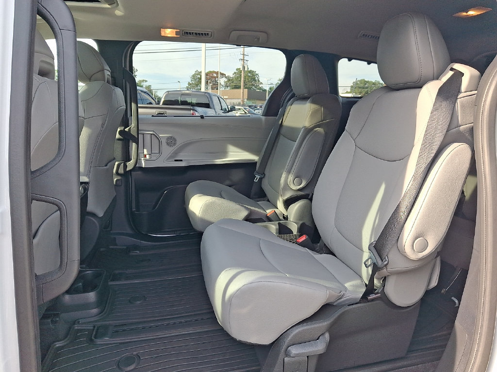 Certified 2026 Toyota Sienna XLE AWD/4WD image 10