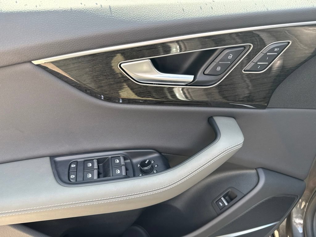 Used 2023 Audi Q8 Premium Plus w/ Premium Plus Package AWD/4WD image 10